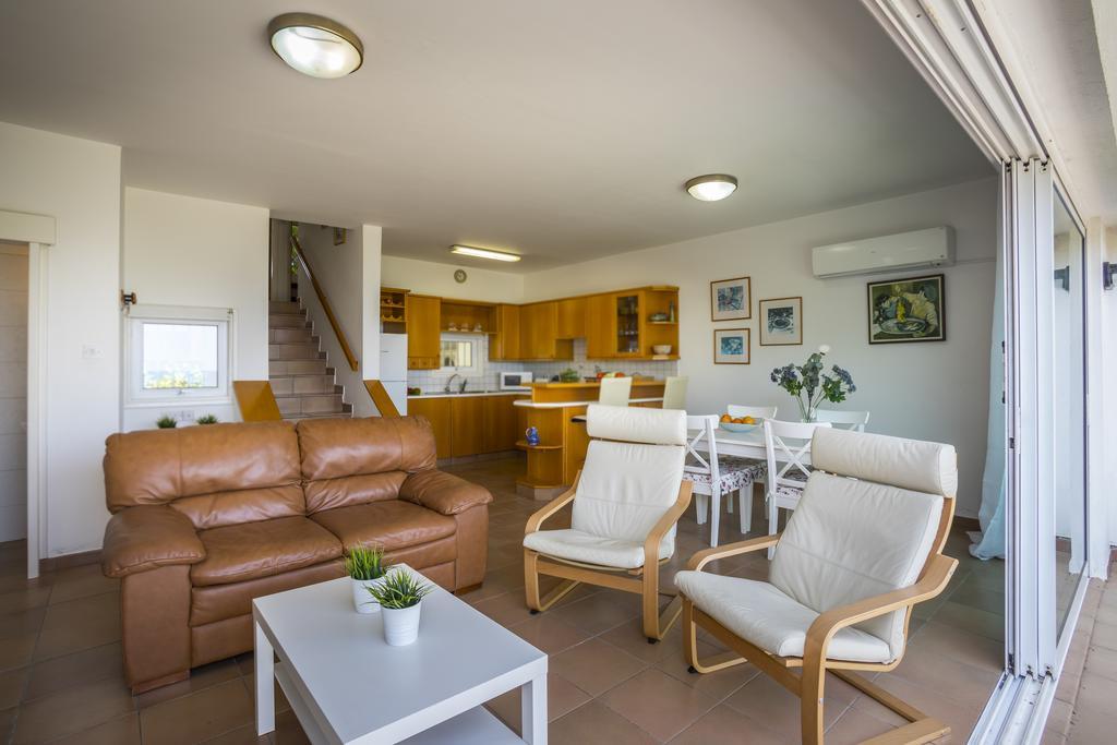 Protaras Beachfront Sirina Lina Suite Paralimni Eksteriør billede